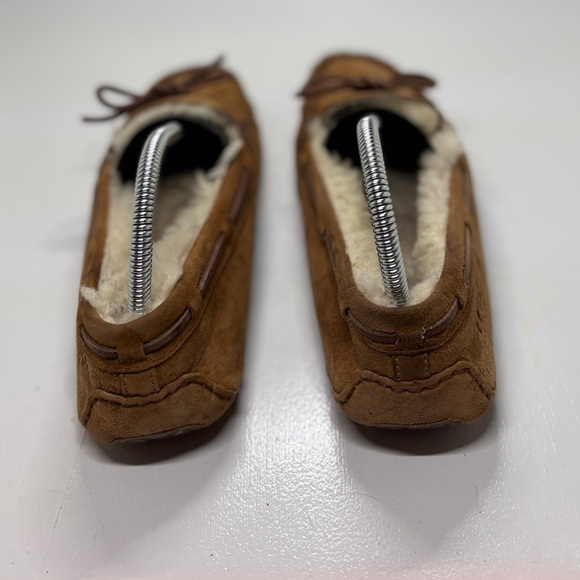 UGG Dakota slippers in Tan Suede Loafers women’s size 7 - Picture 6 of 10